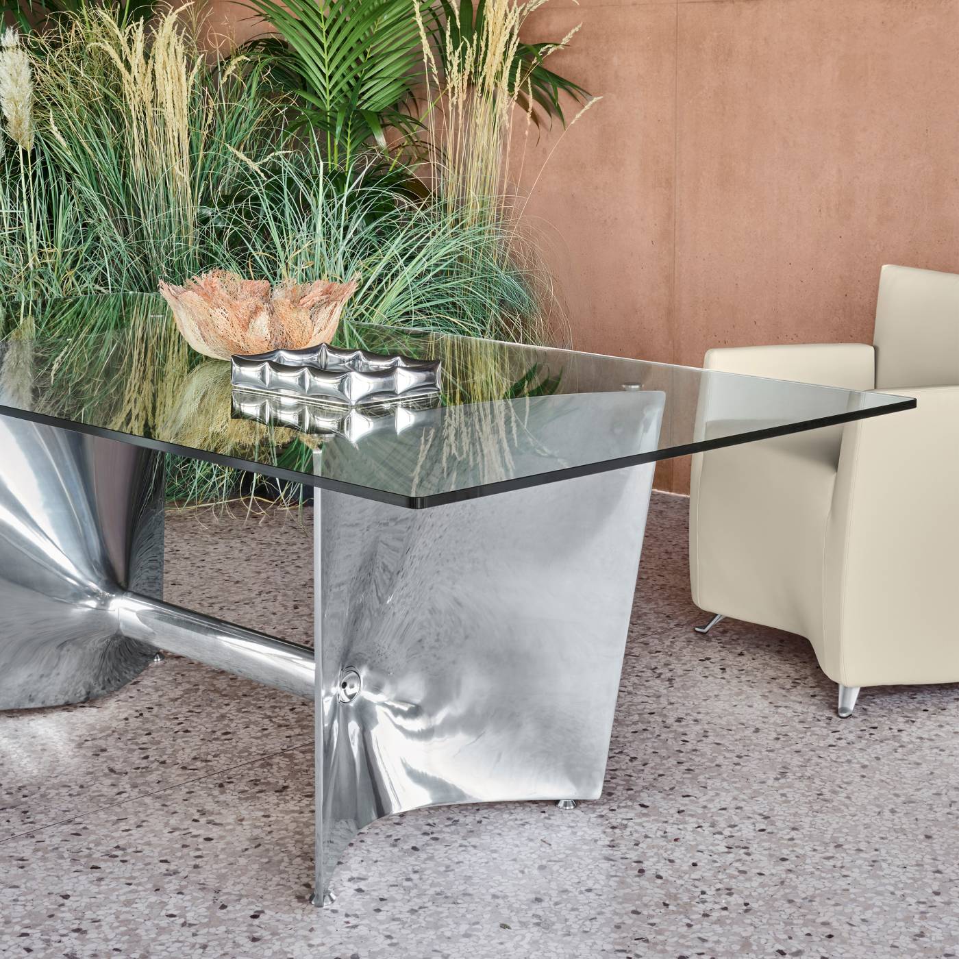 Baleri-Italia_Fratino_Sculptural-Dining-Table_Capri-Chair_Armchair_01