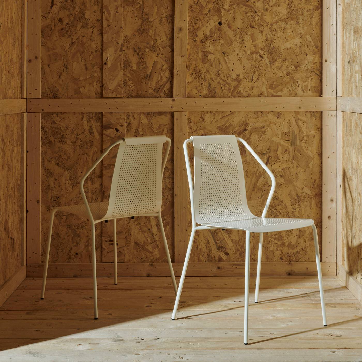 Baleri-Italia_Donna_Stackable-Chair_Sustainable-Furniture-Design_01