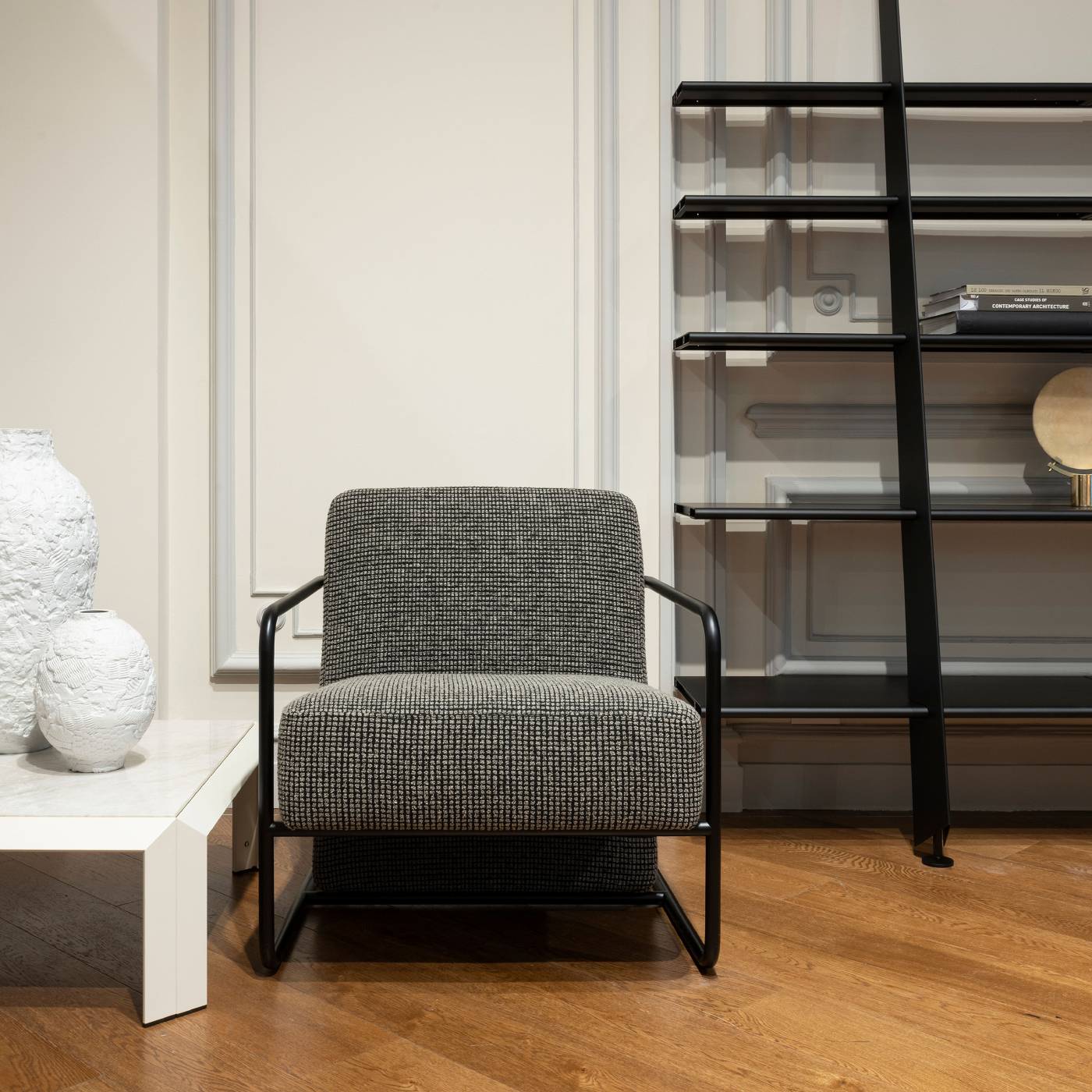 Baleri-Italia_Spunta_poltrona_showroom_Milano_02