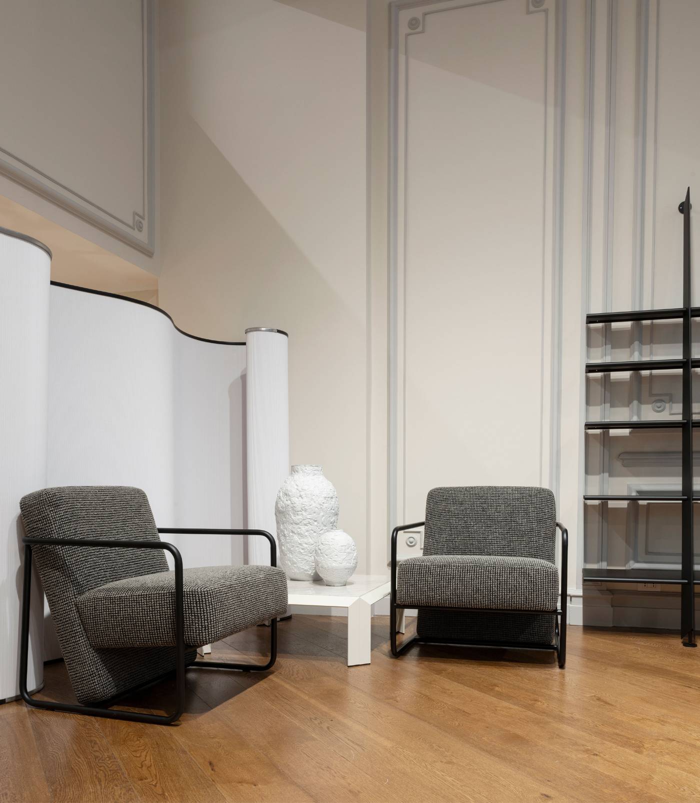 Baleri-Italia_Spunta_poltrona_showroom_Milano_01